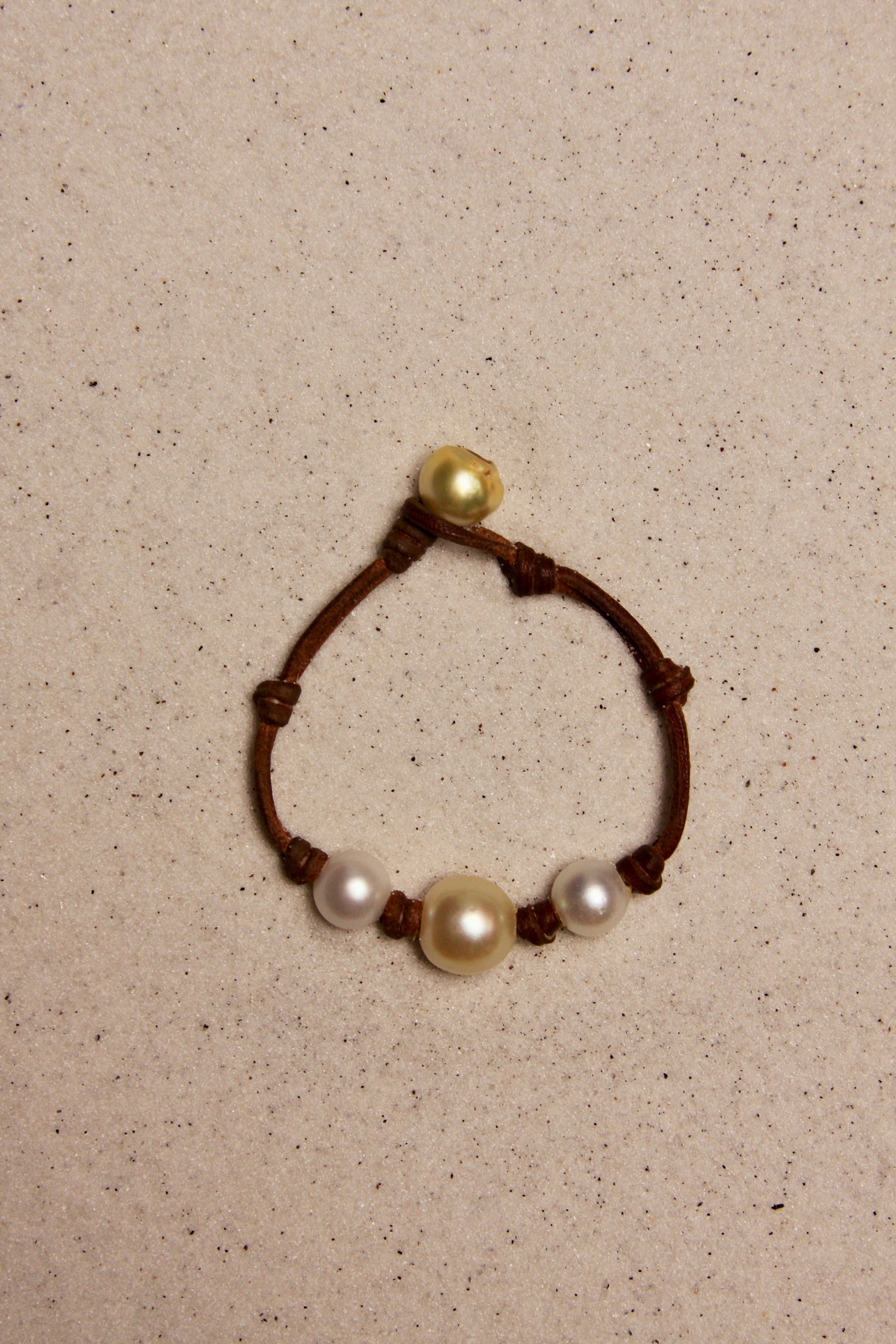 South Sea White & Gold Daisy Bracelet