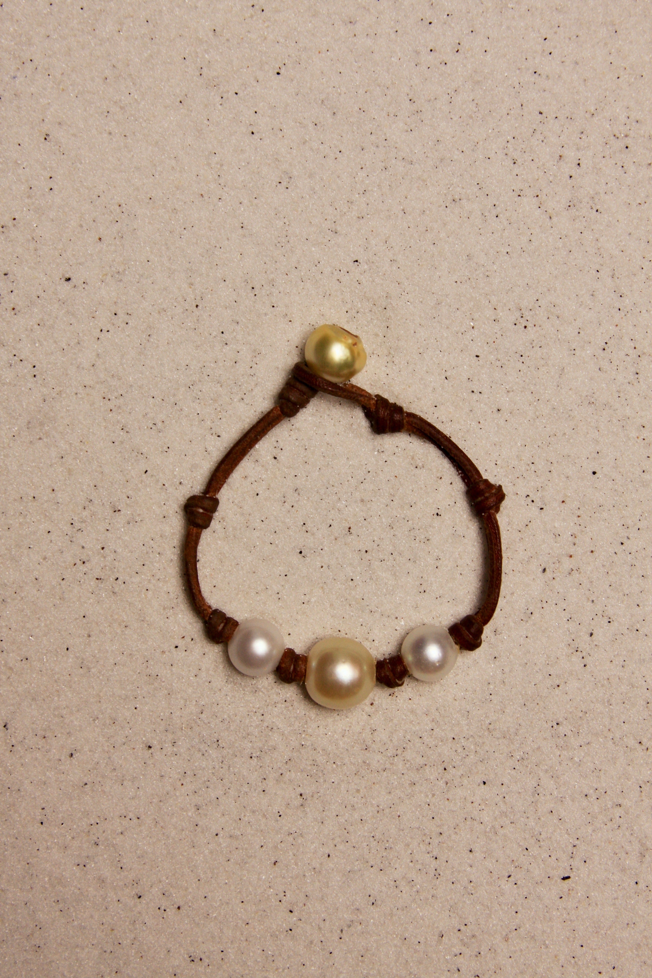 South Sea White & Gold Daisy Bracelet