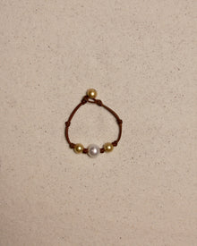 South Sea Gold & White Daisy Bracelet
