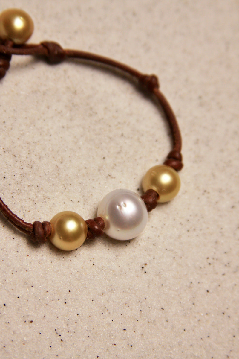 South Sea Gold & White Daisy Bracelet