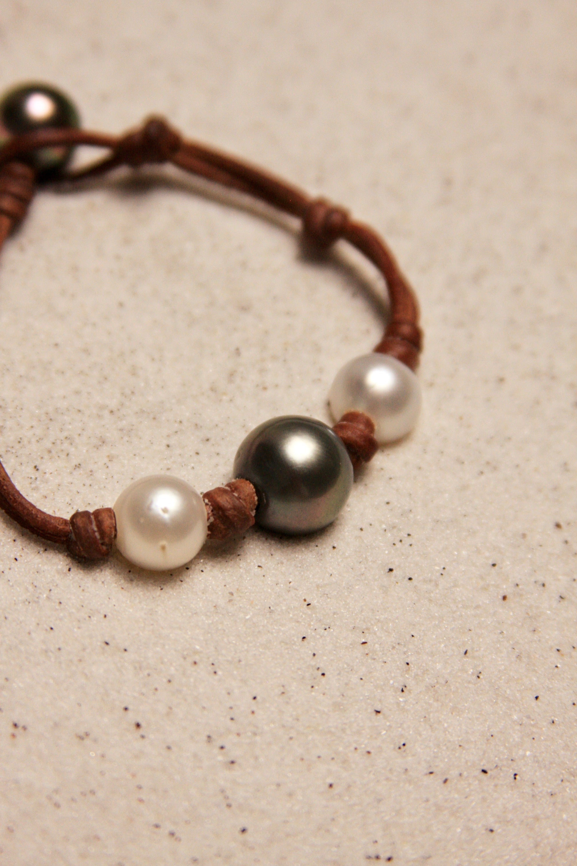 White South Sea &  Black Tahitian Daisy Bracelet