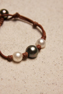 White South Sea &  Black Tahitian Daisy Bracelet