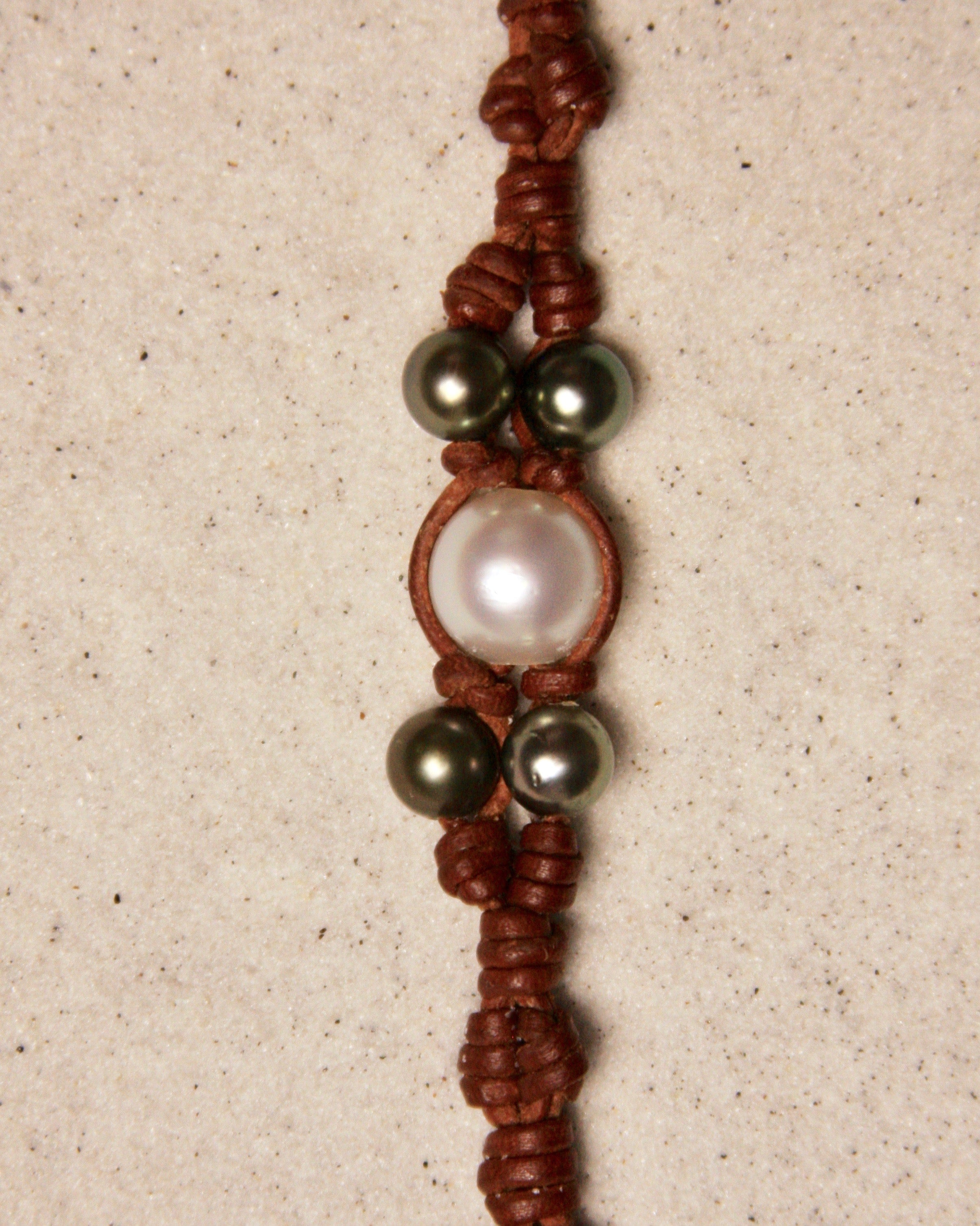 White South Sea & Black Tahitian Wendy